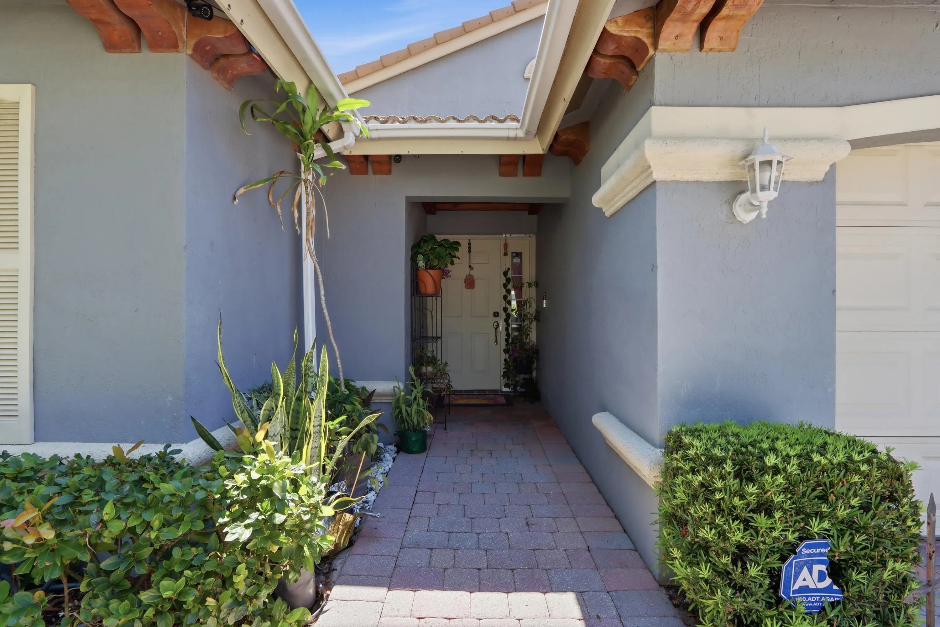 6_6. front entry detail
