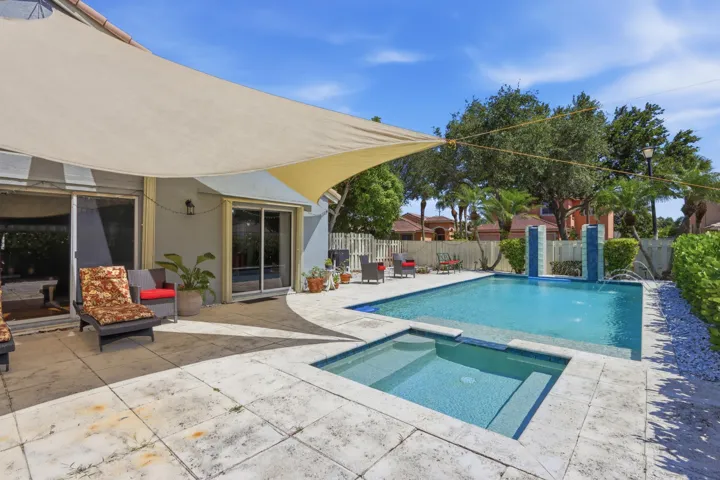 37_37. pool area