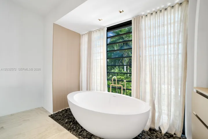 Primary tub