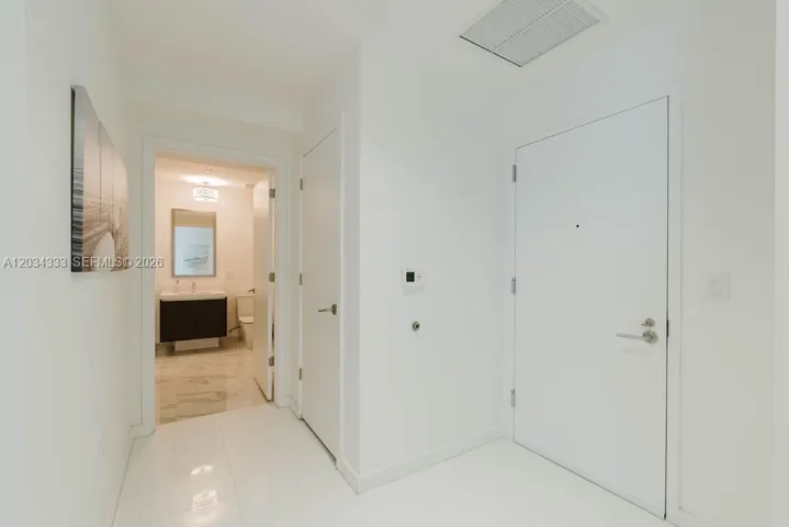 Guests full bathroom