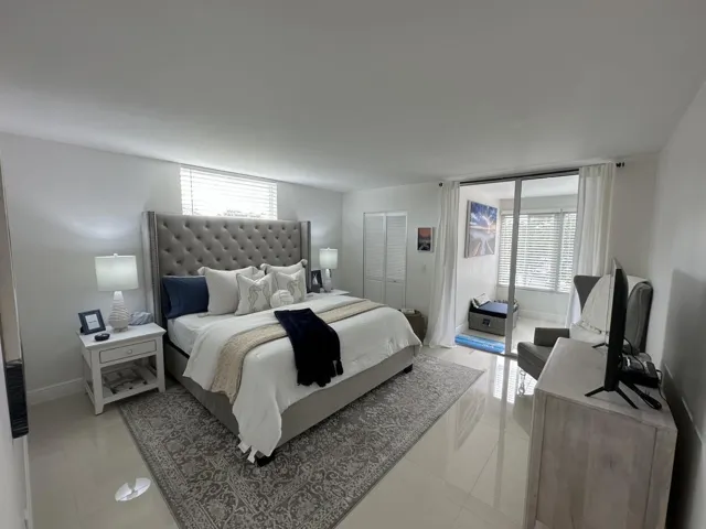 MASTER BED