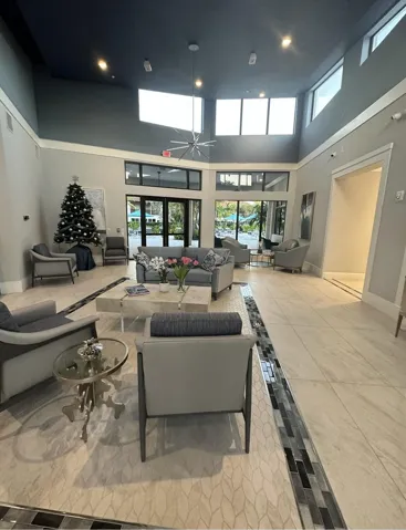 CLUB HOUSE