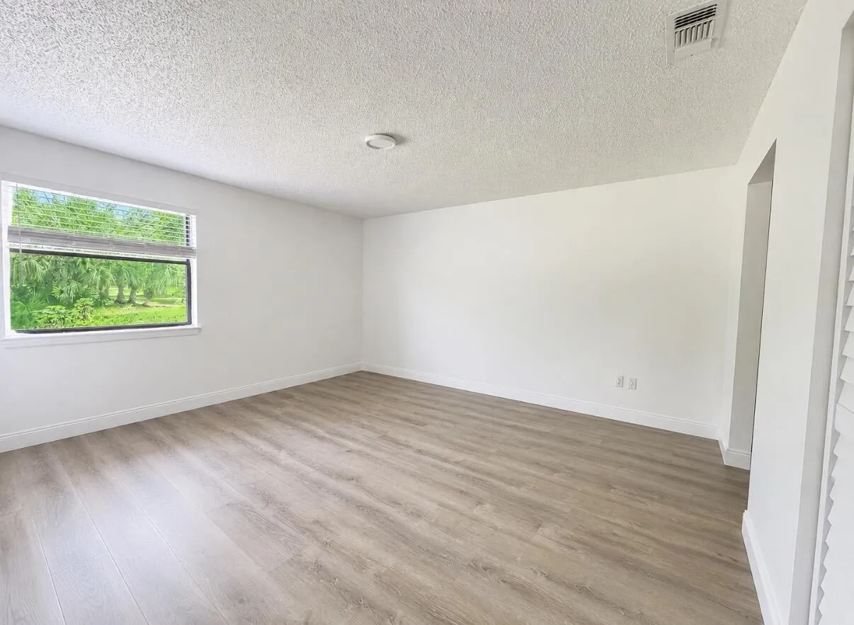 Primary bedroom with no furniture