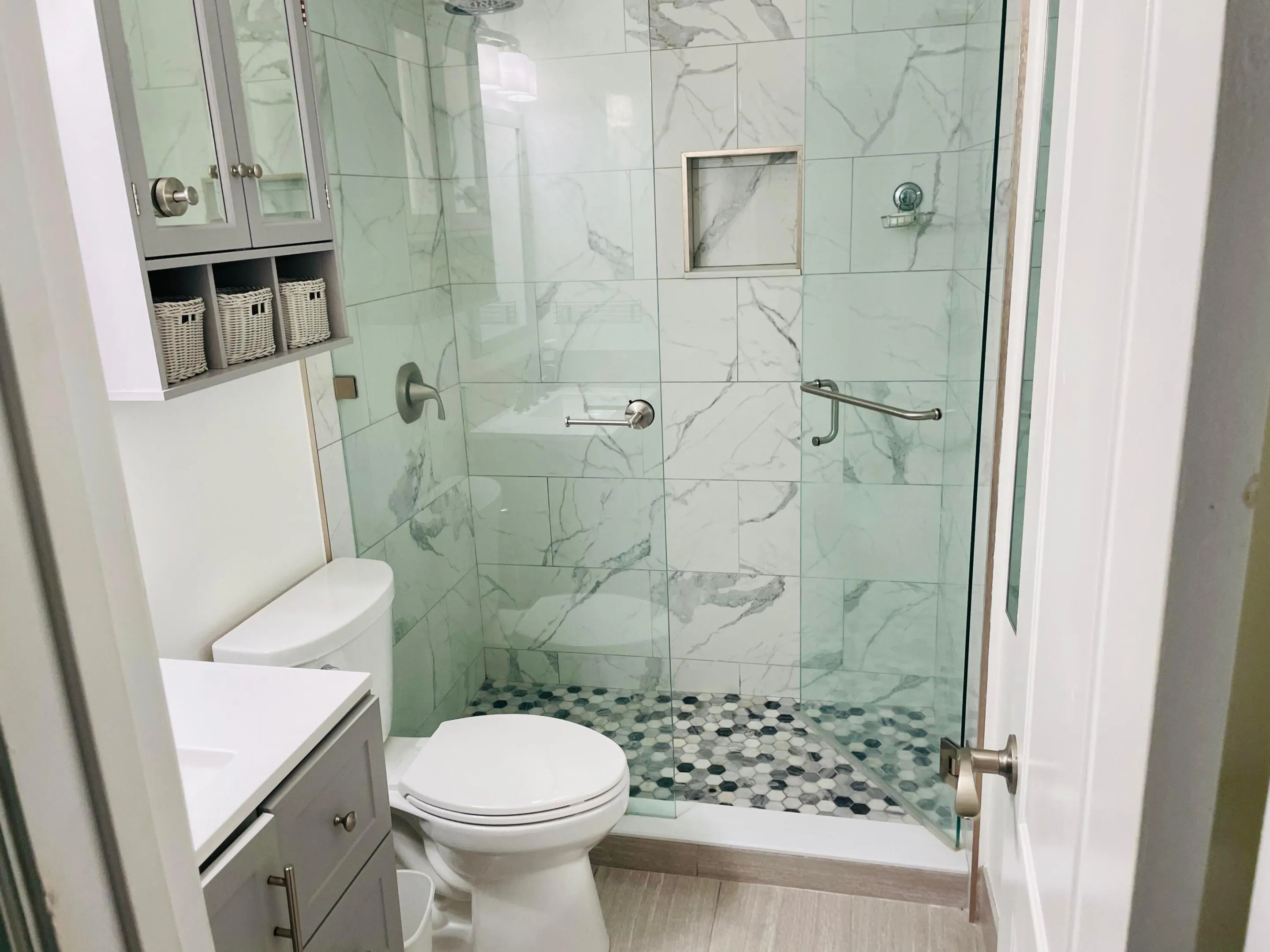 Main Bathroom (3)
