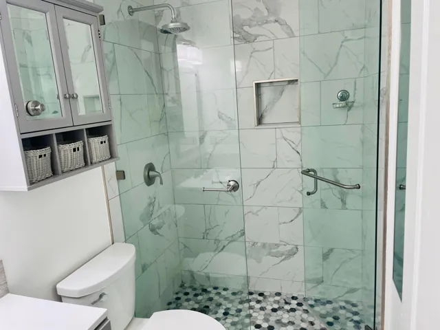 Main Bathroom (1)