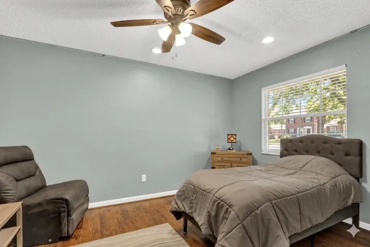 GUEST BEDROOM (2)