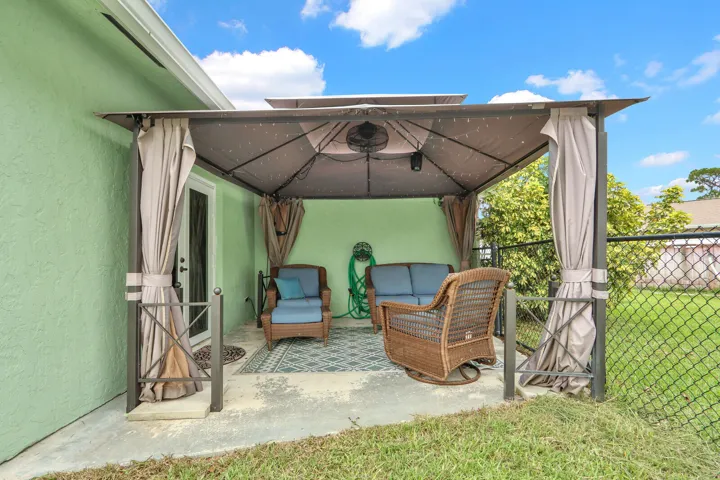 PERGOLA OFF THE 2ND MASTER SUITE
