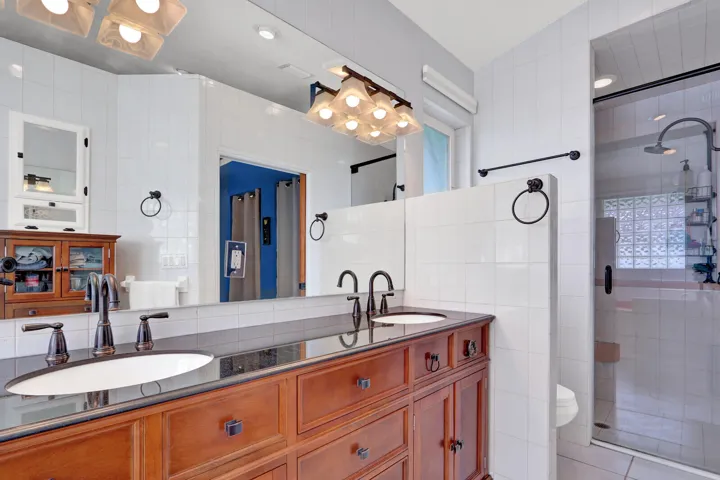 PRIMARY BATHROOM (2)