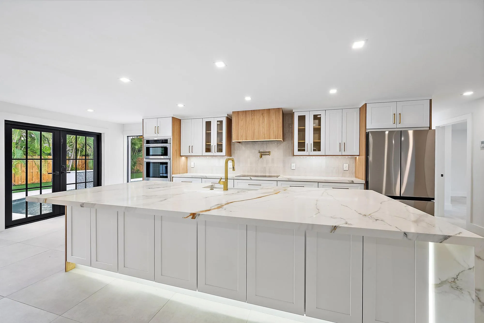 391 W Riverside Dr-36