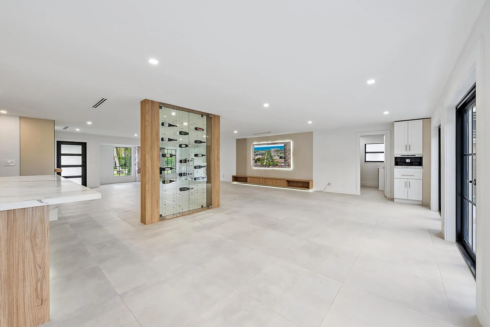391 W Riverside Dr-39