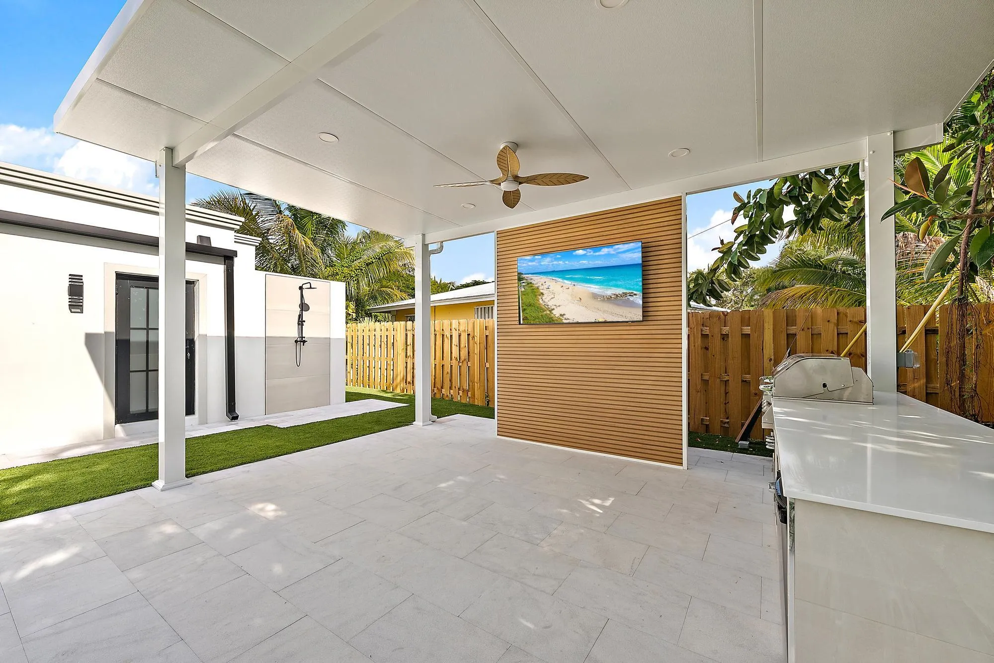 391 W Riverside Dr-1