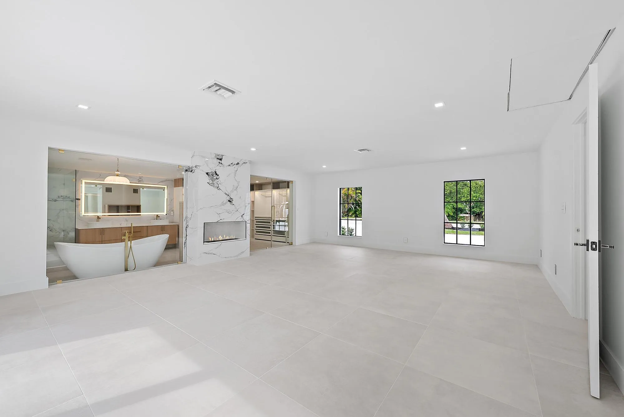 391 W Riverside Dr-22