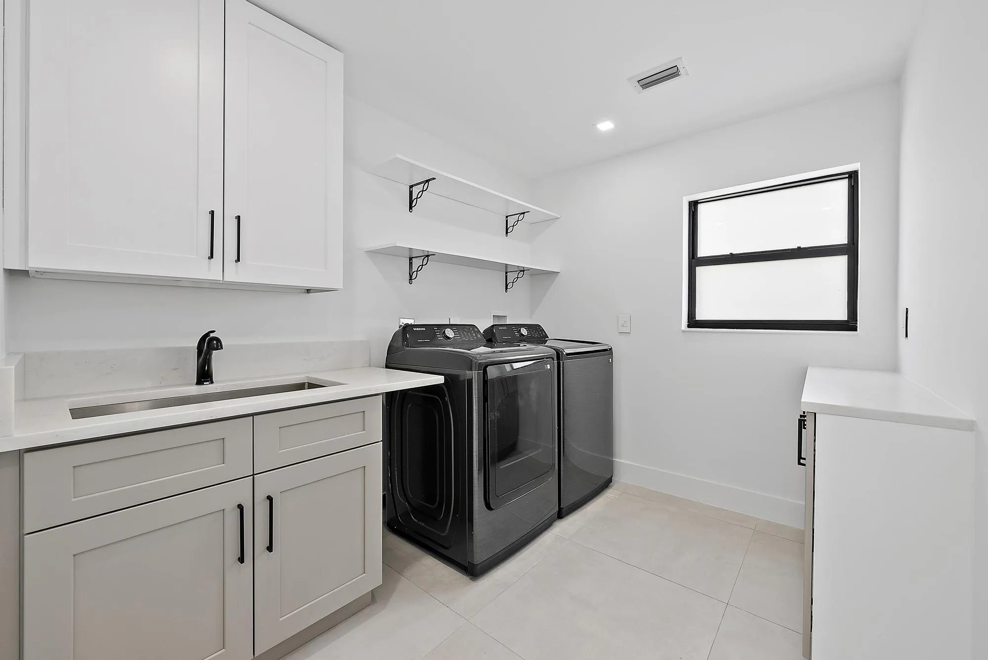391 W Riverside Dr-19