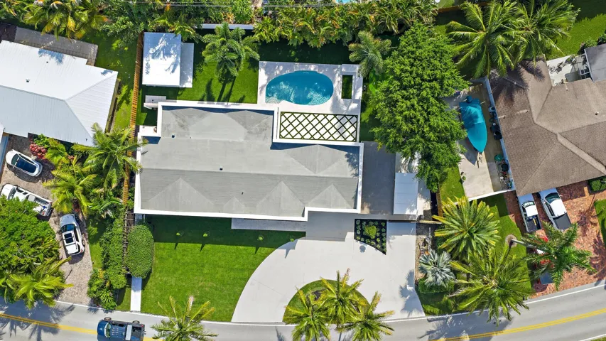391 W Riverside Dr-44