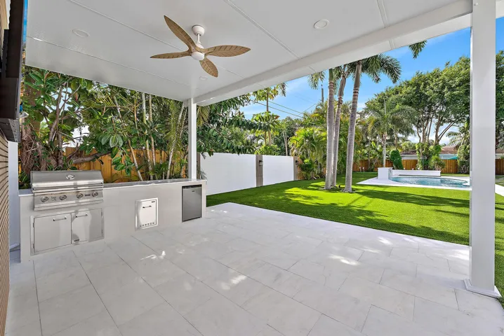 391 W Riverside Dr-2