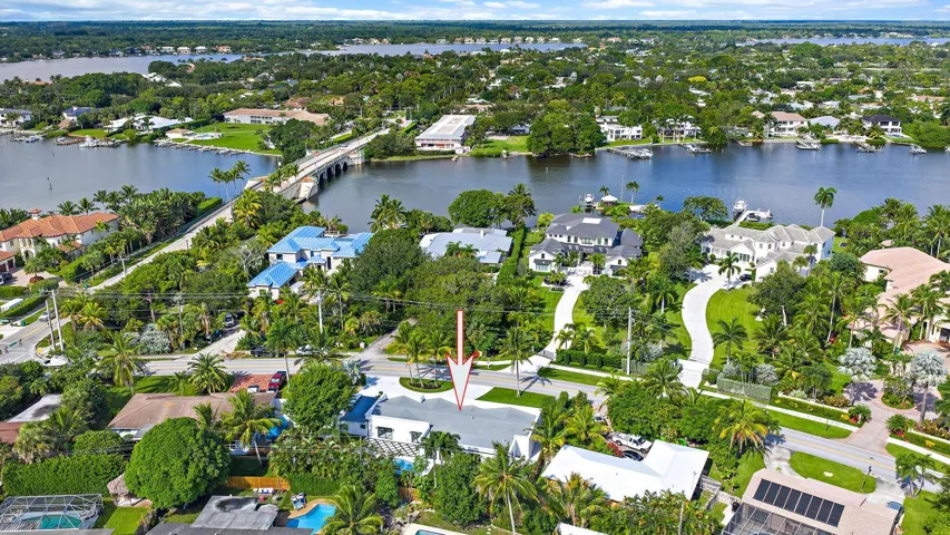 391 W Riverside Dr-45