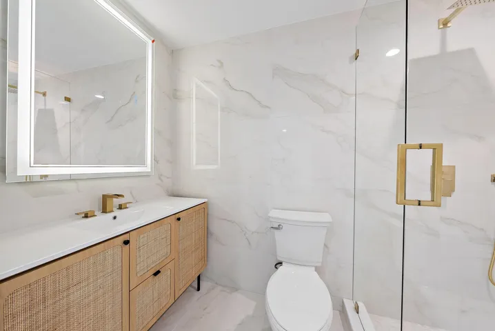 391 W Riverside Dr-26
