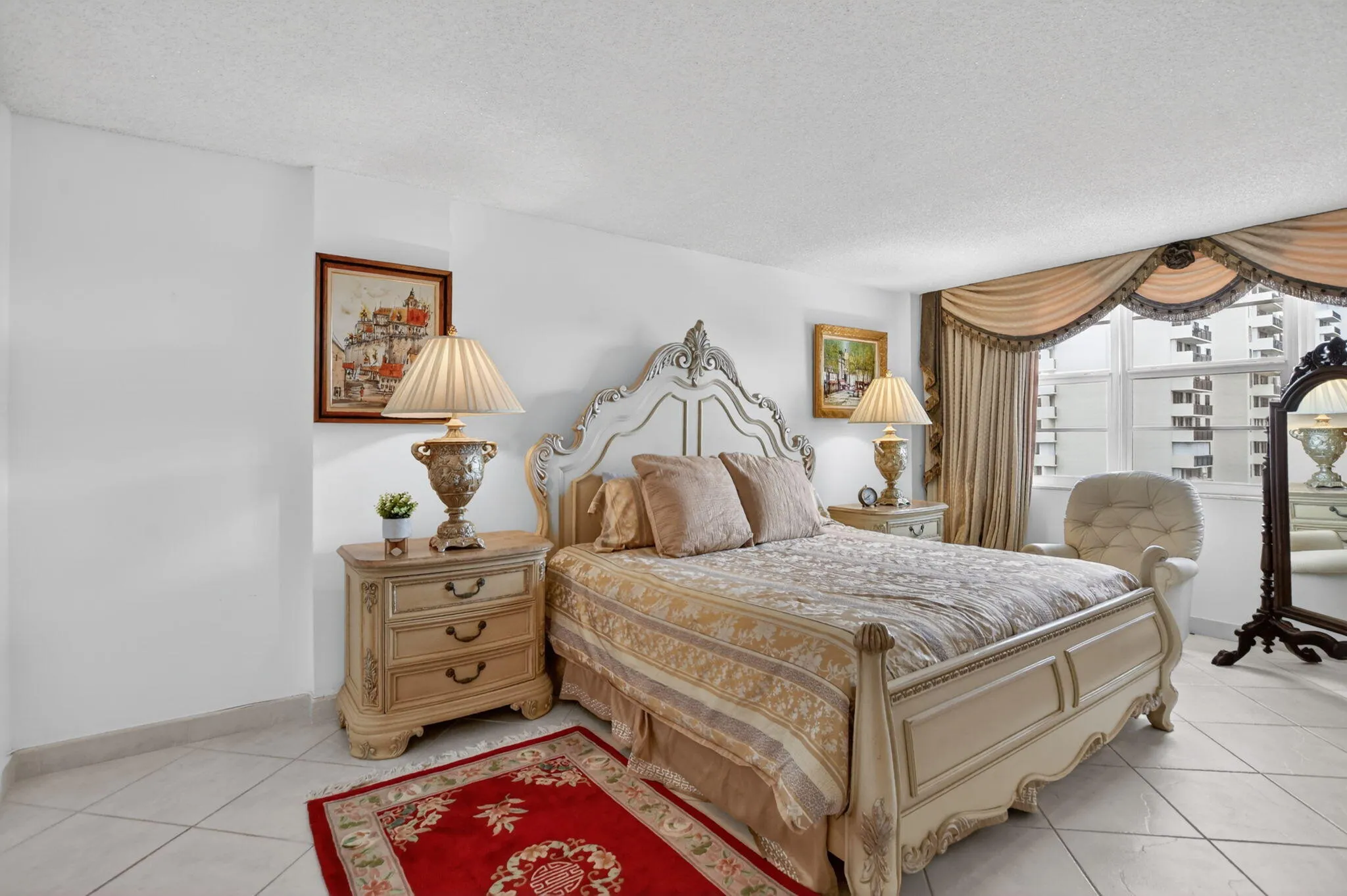 PRIMARY BEDROOM WITH KING SIZE BED