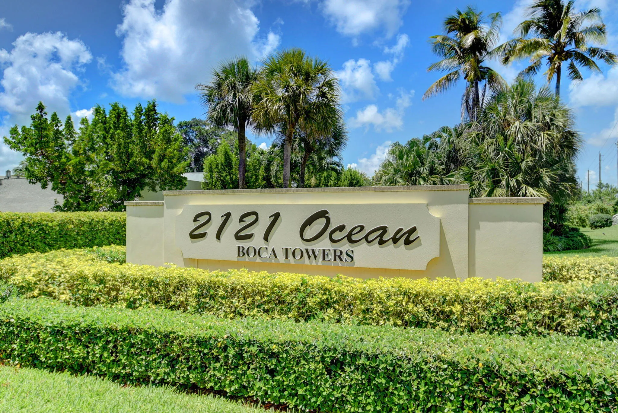 ENTRANCE ON A1A BETWEEN SPANISH RIVER BLVD. AND PALMETTO PARK RD.