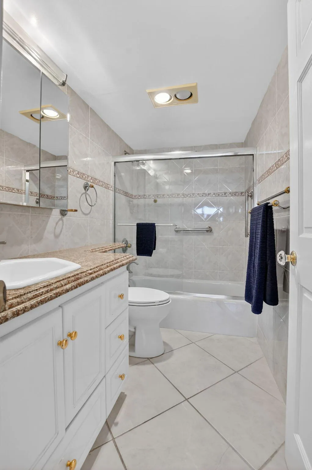 PRIMARY BATHROOM IN SUITE