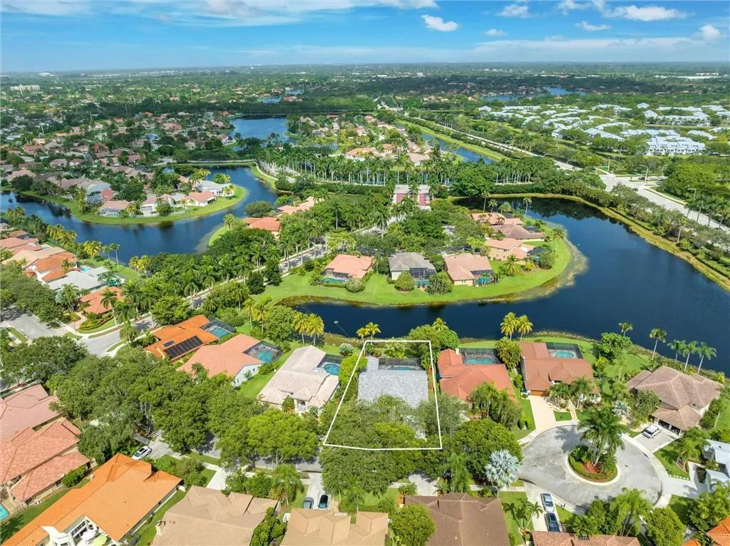 Situated on a peaceful tree-lined culdesac street with gorgeous lakefront views!