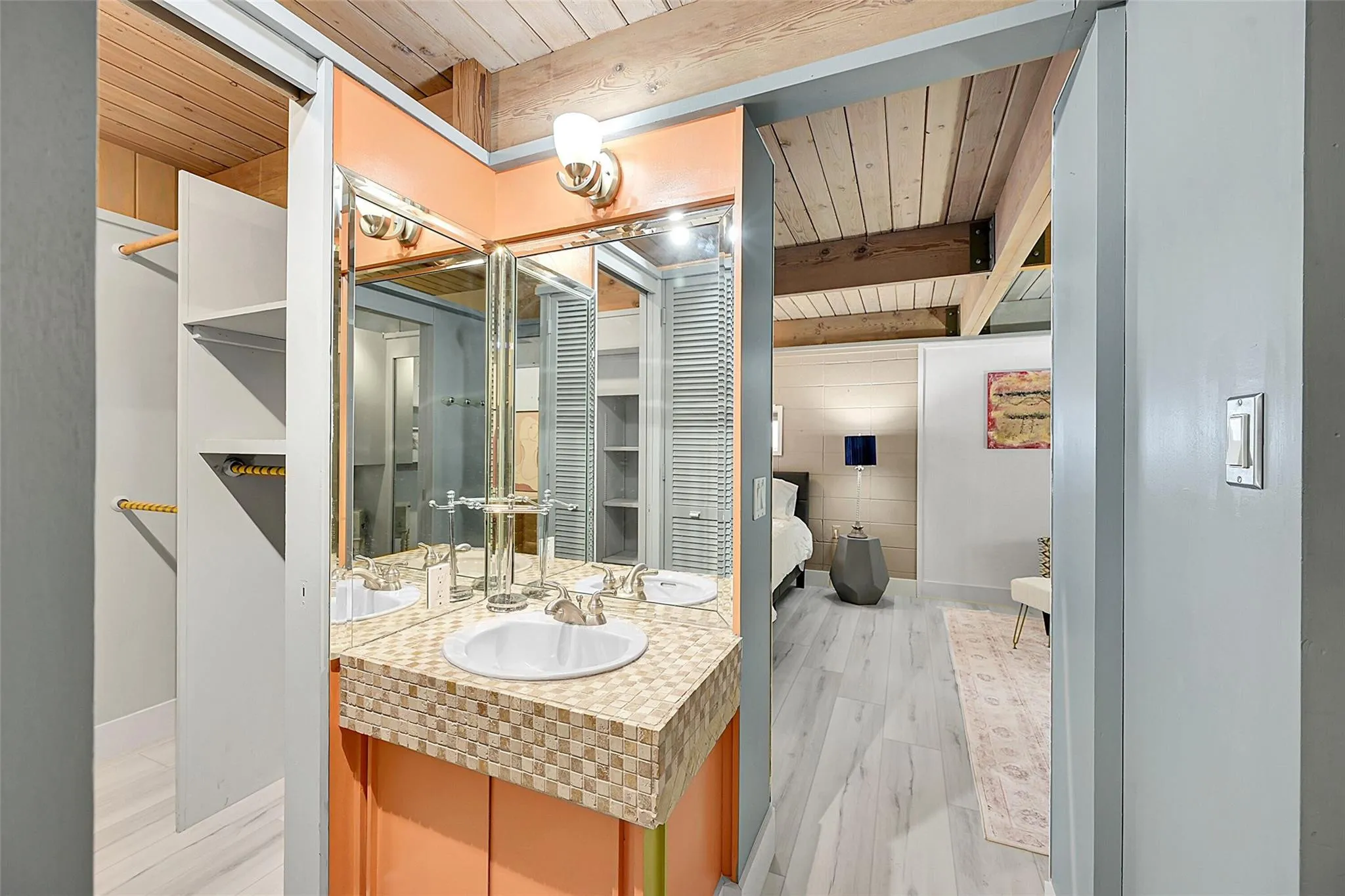 en-suite from Primary