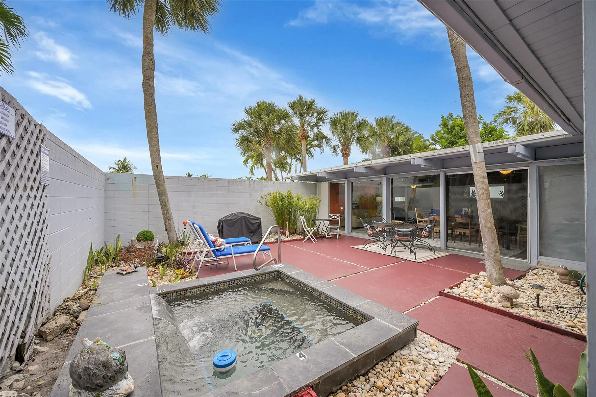 Plunge pool with waterfall and jets!