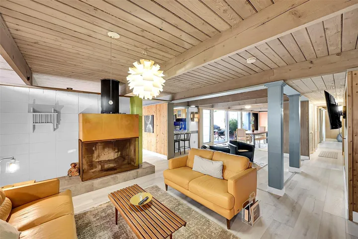 with working wood fireplace!