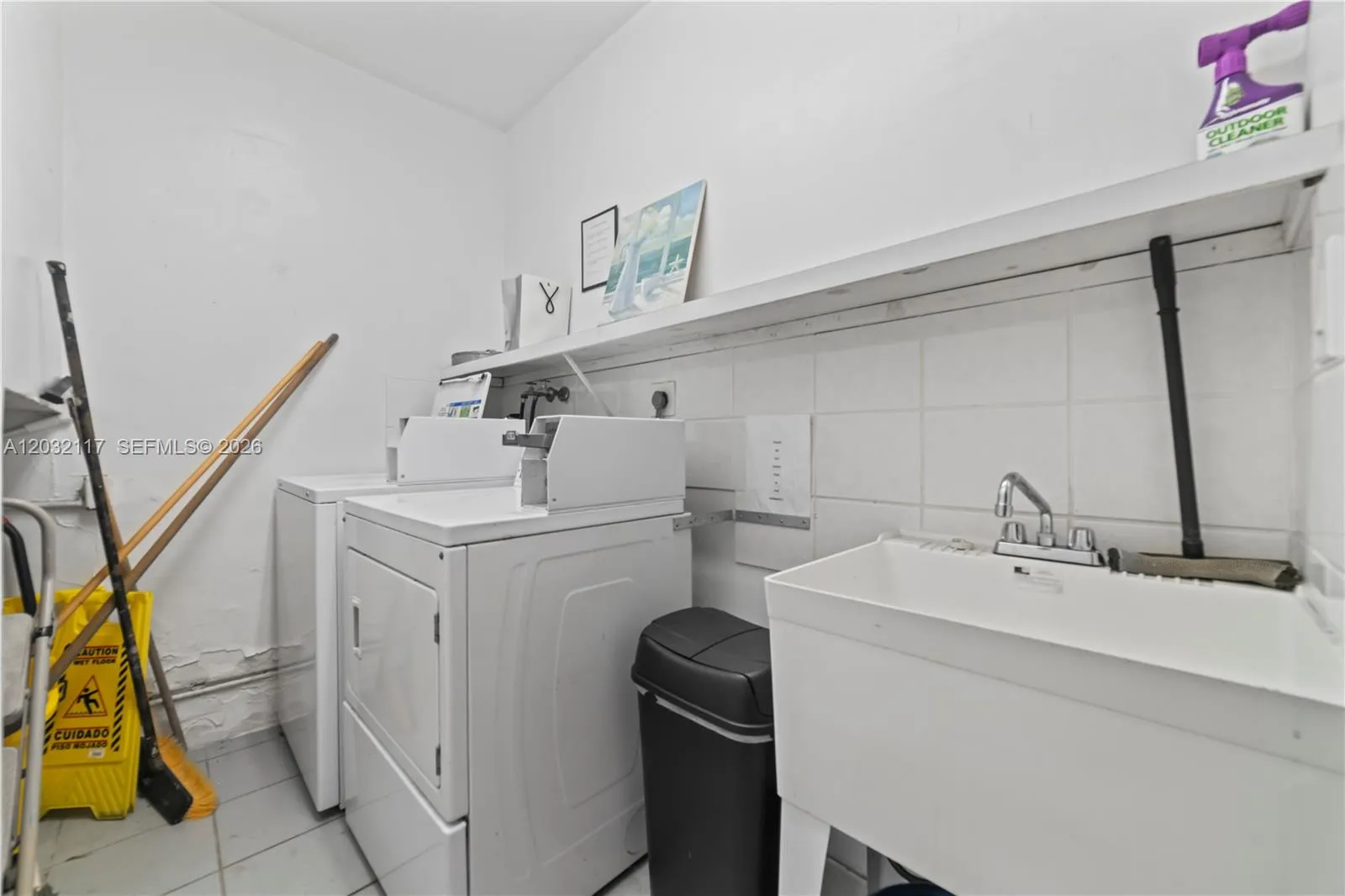 Common area laundry room