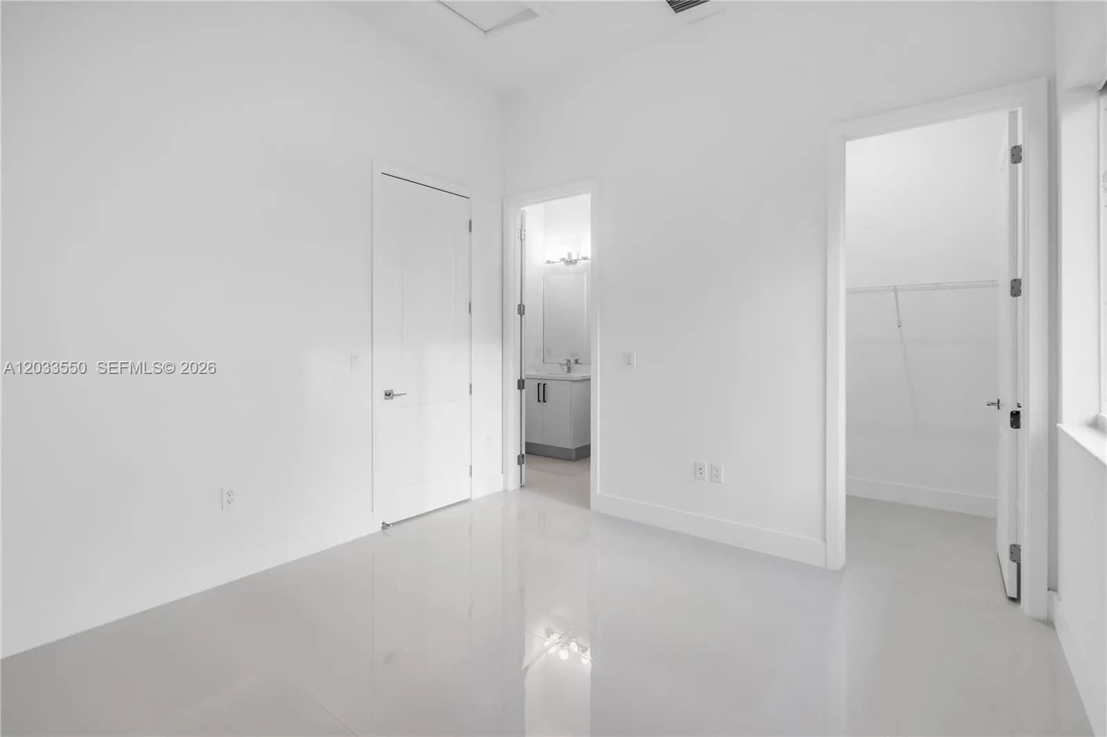 independent apartment (bedroom 5)