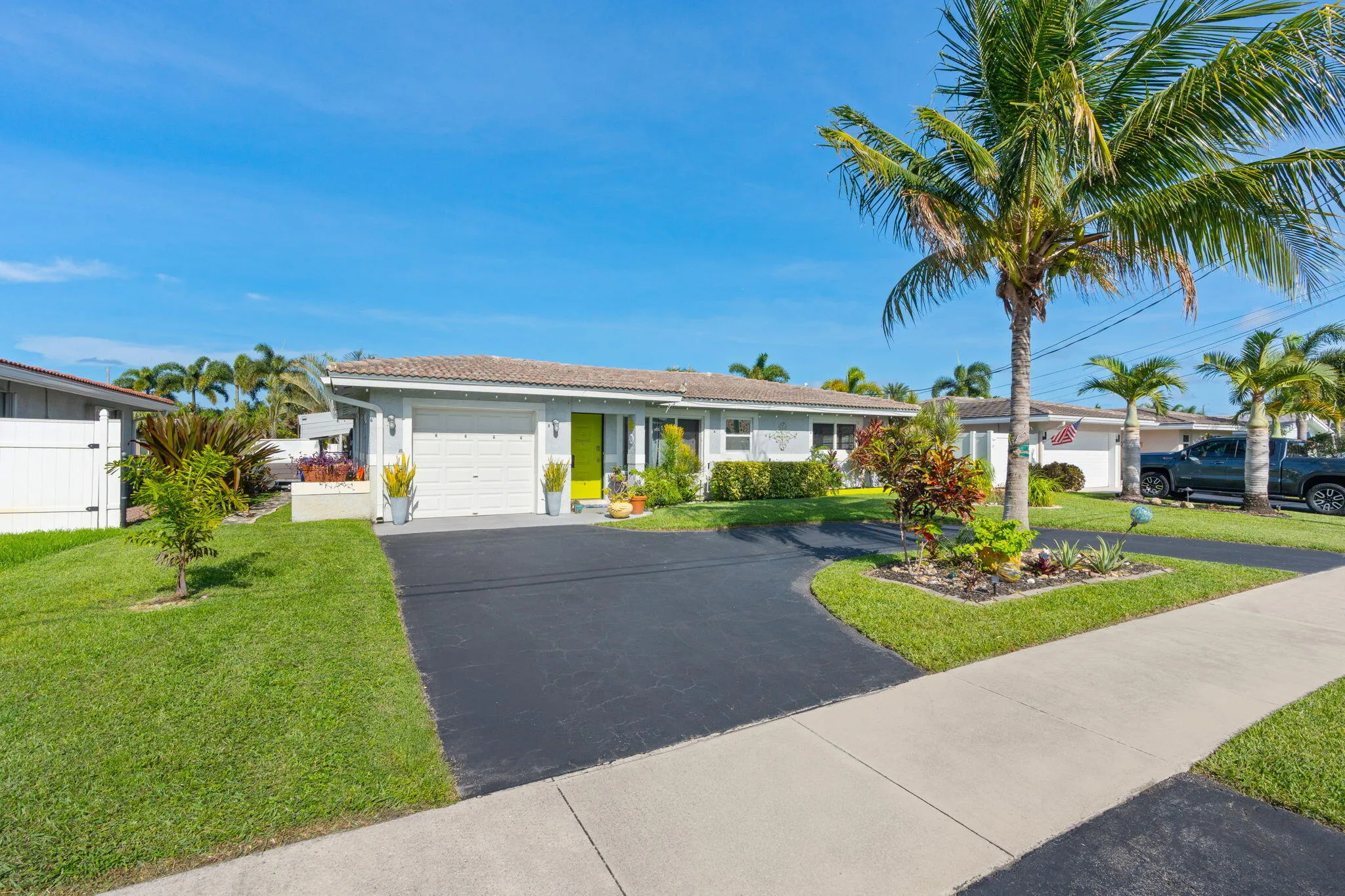2-web-or-mls-240 SE 2nd Ave, Pompano Bea