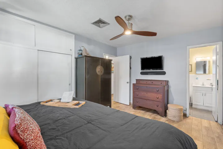 9-web-or-mls-240 SE 2nd Ave, Pompano Bea