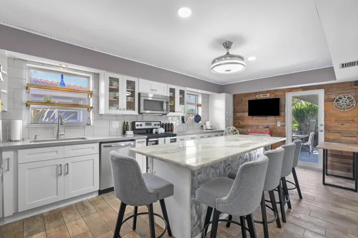 18-web-or-mls-240 SE 2nd Ave, Pompano Be