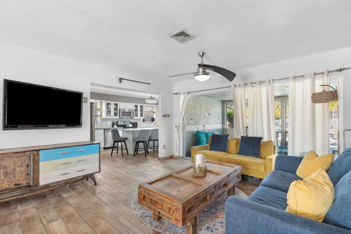 17-web-or-mls-240 SE 2nd Ave, Pompano Be