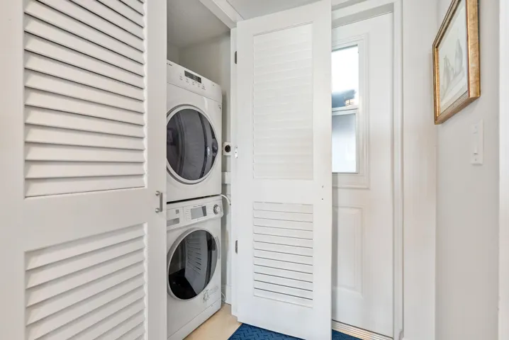 Washer/ Dryer in unit !!