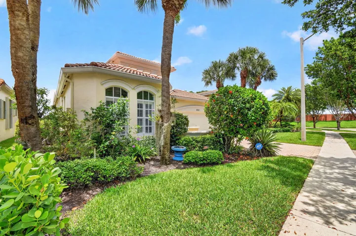 2-web-or-mls-8553 Via Grande E (2)