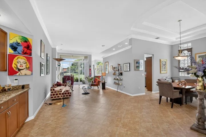 Living/Dining Area