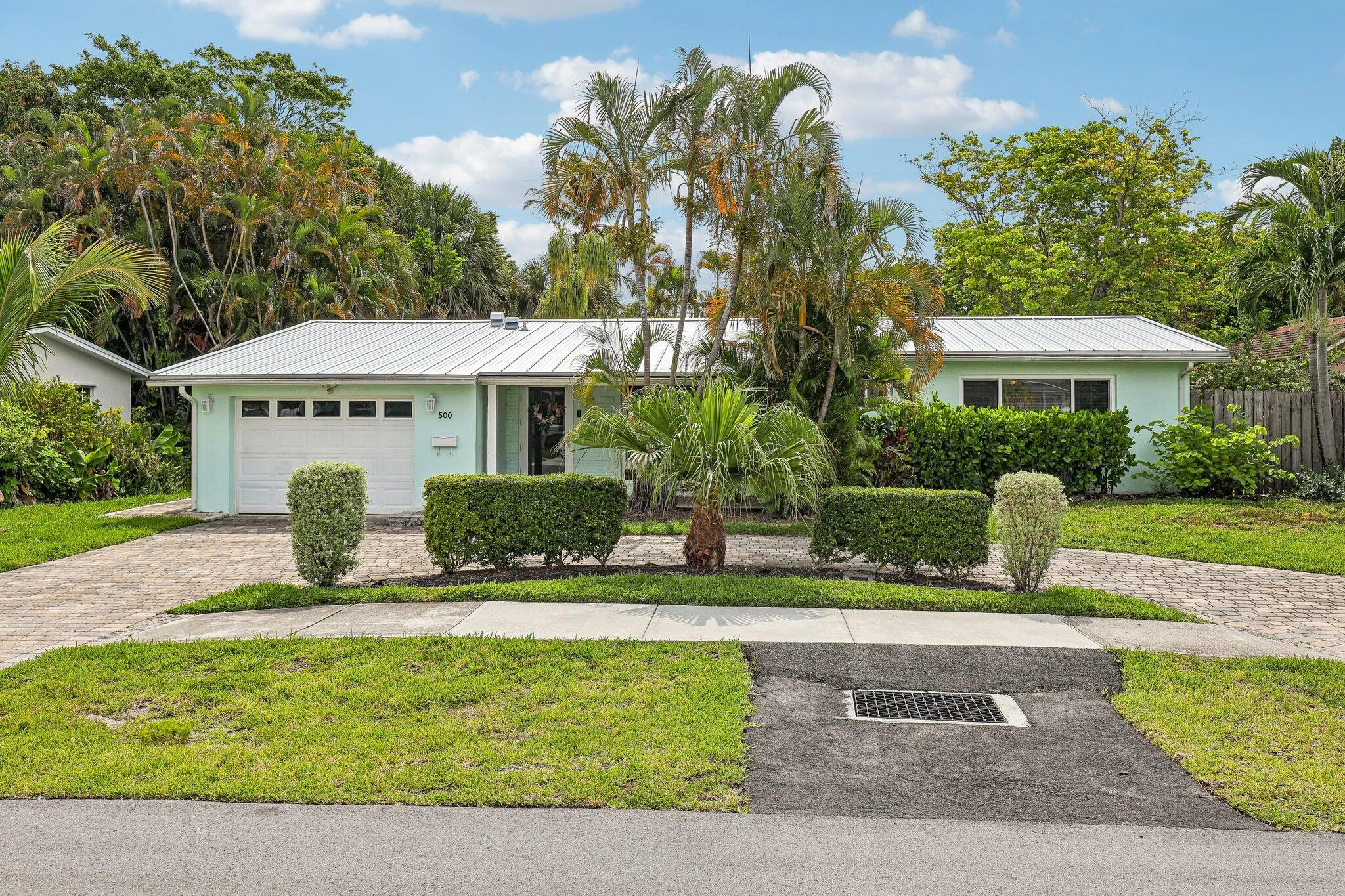 1-web-or-mls-SE 8th Ave-S1006-001