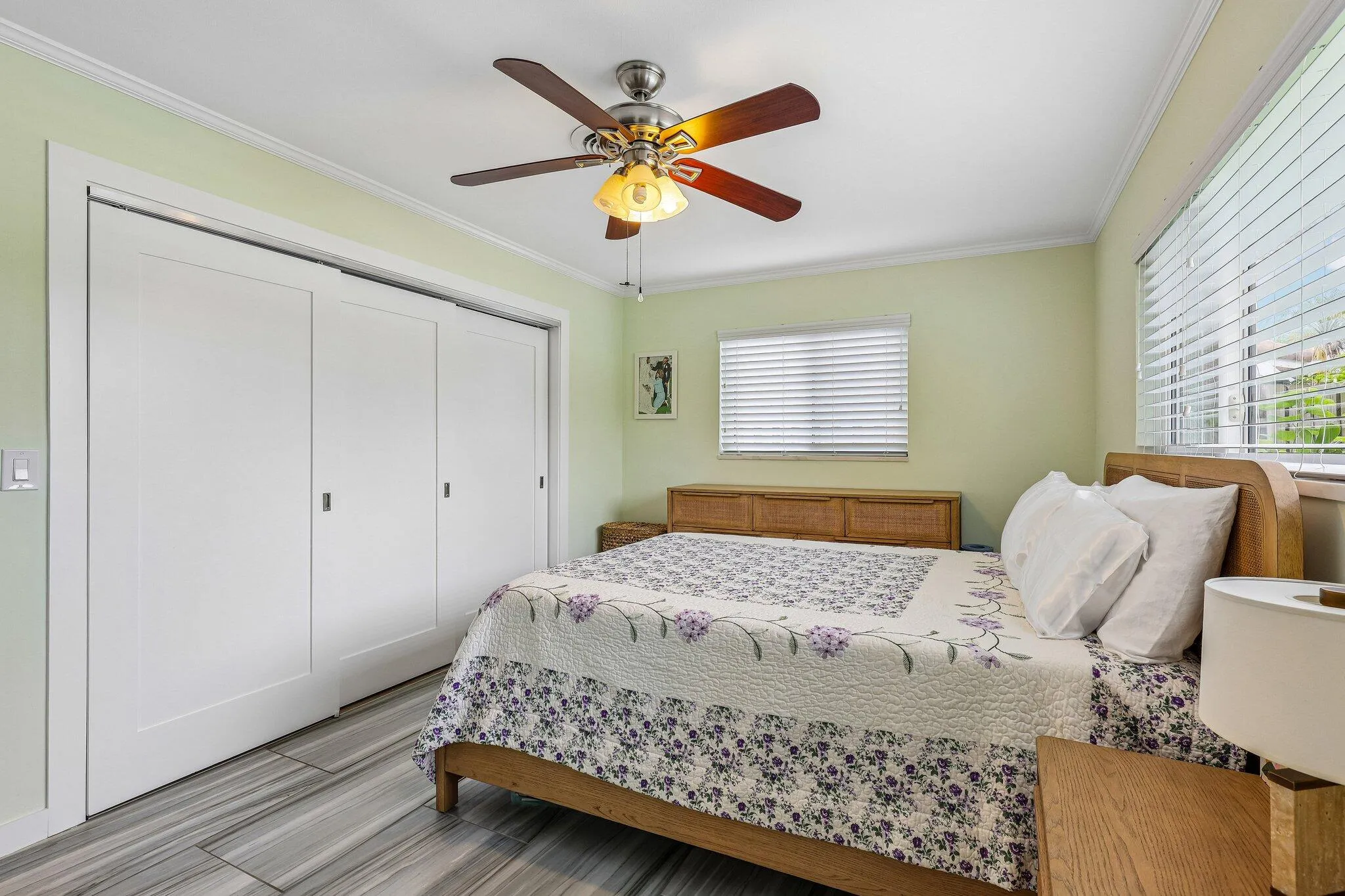20-web-or-mls-SE 8th Ave-S1006-020