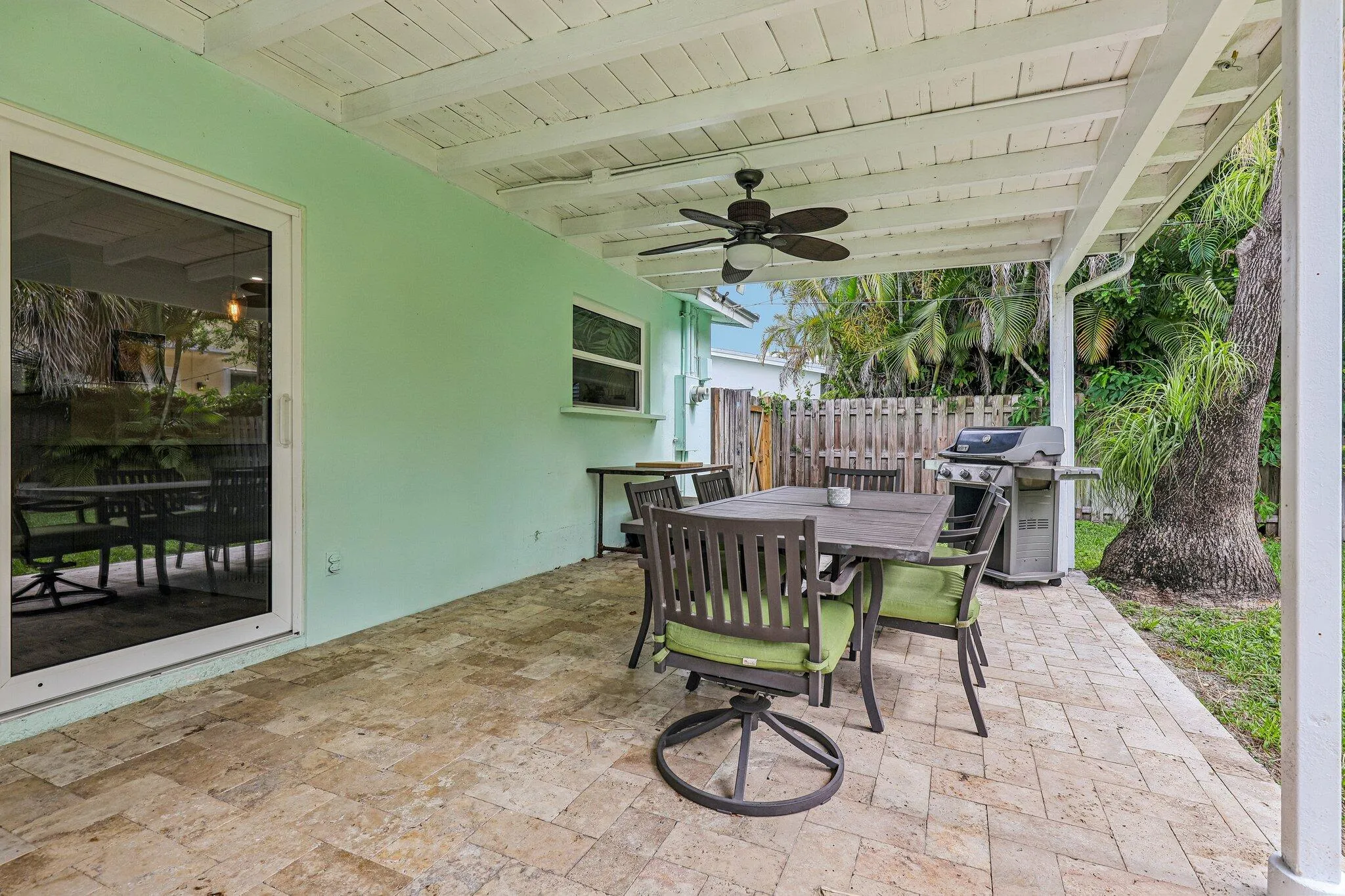 30-web-or-mls-SE 8th Ave-S1006-030