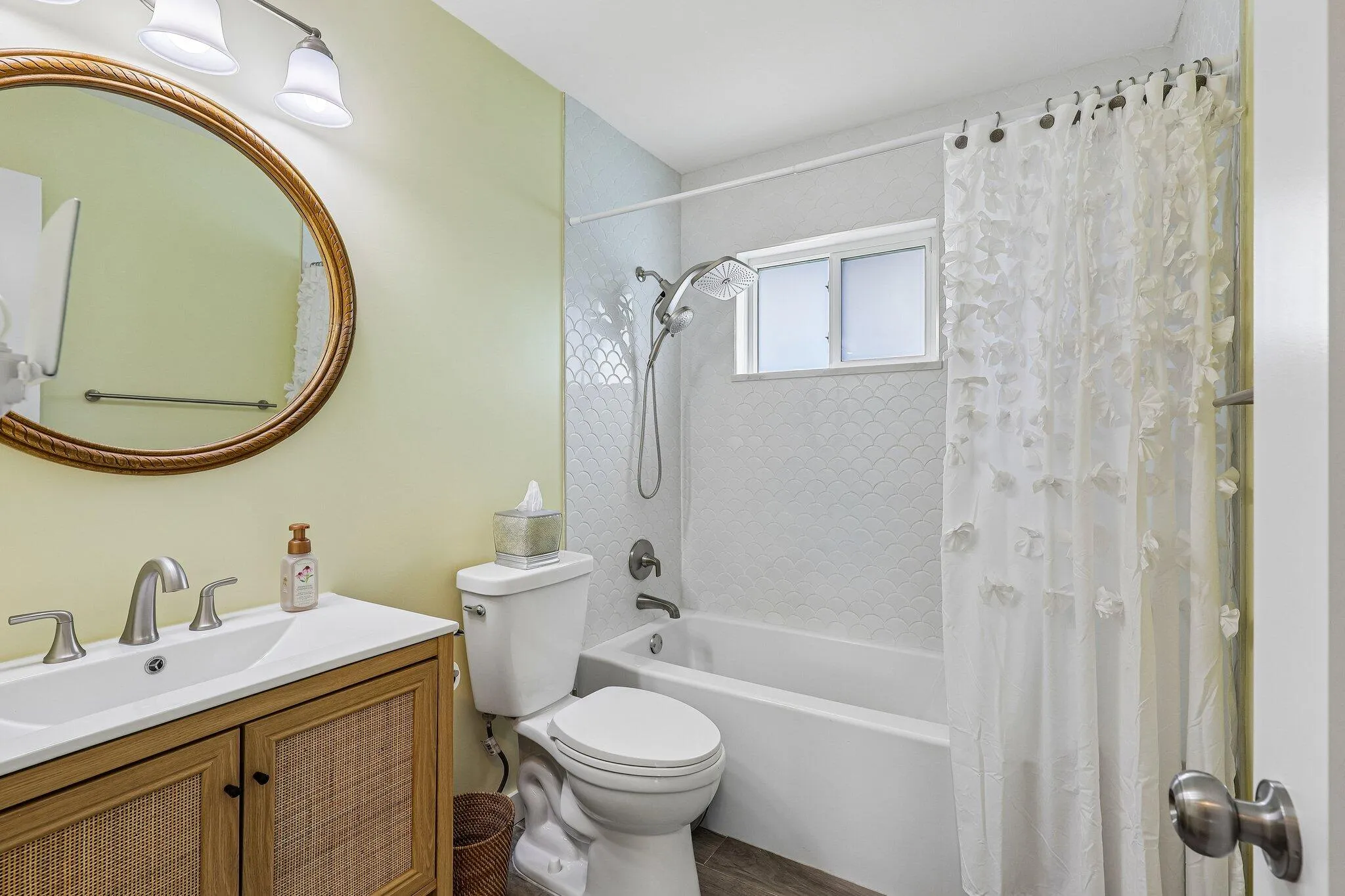 17-web-or-mls-SE 8th Ave-S1006-017