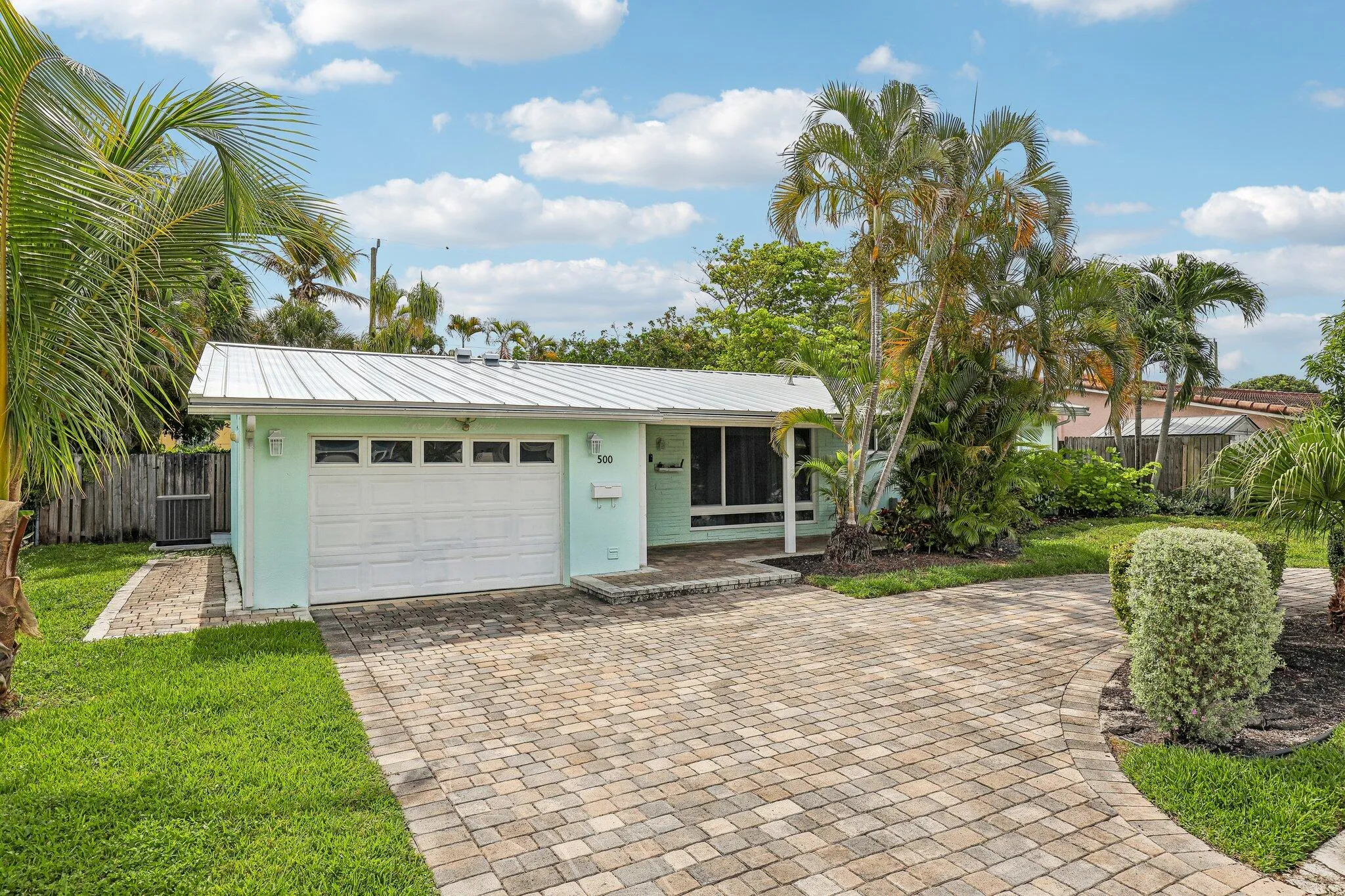 2-web-or-mls-SE 8th Ave-S1006-002