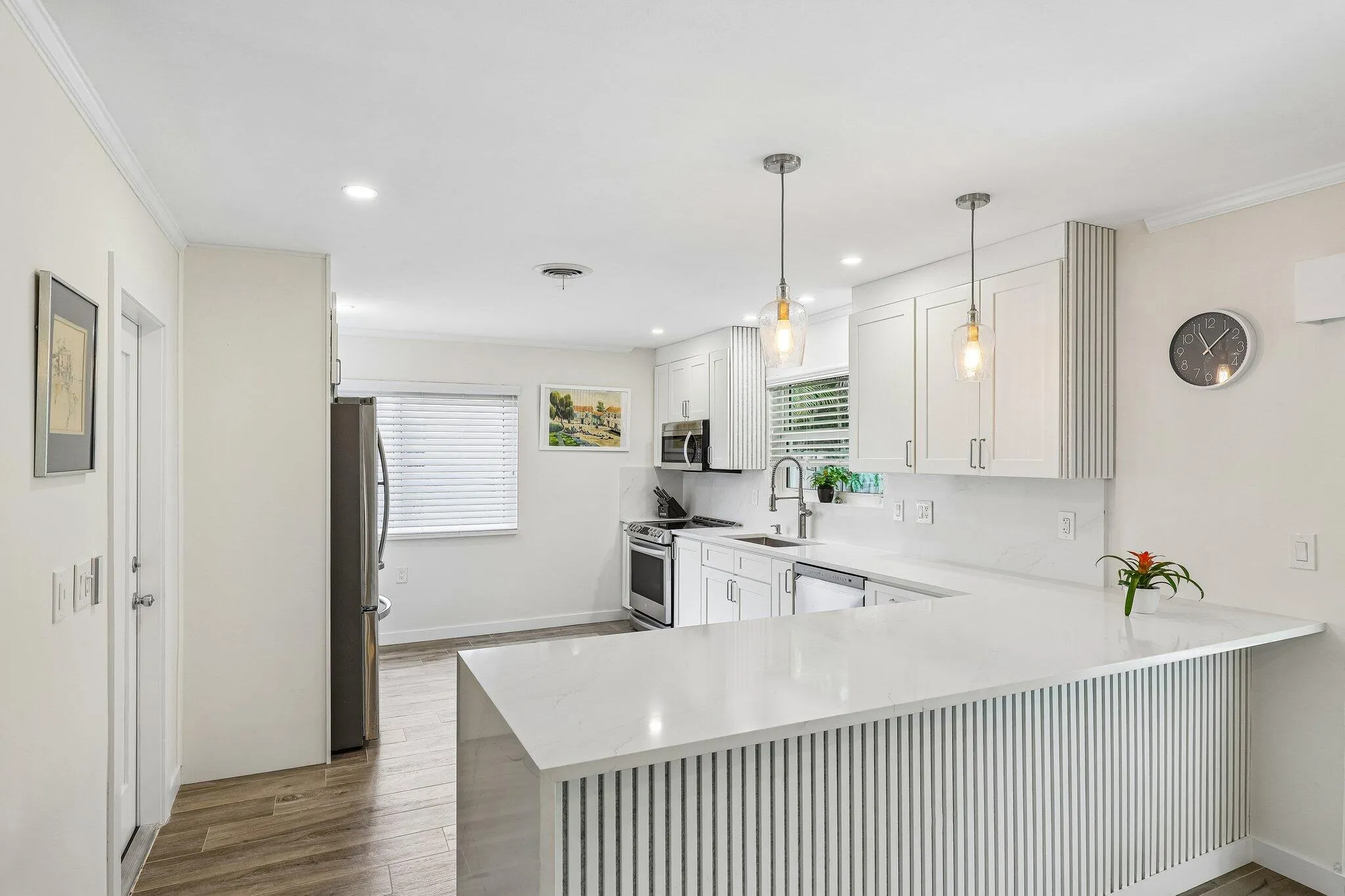 13-web-or-mls-SE 8th Ave-S1006-013