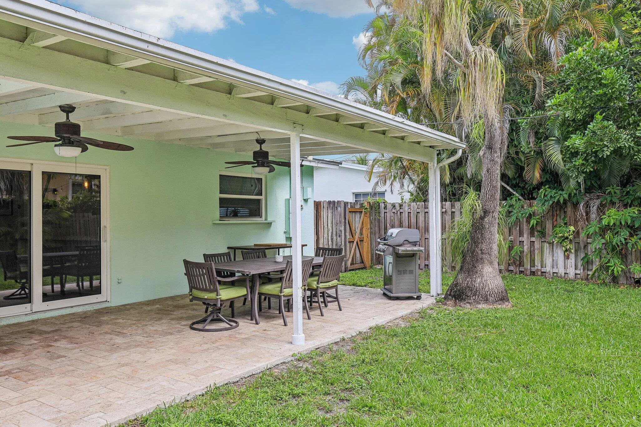 31-web-or-mls-SE 8th Ave-S1006-031