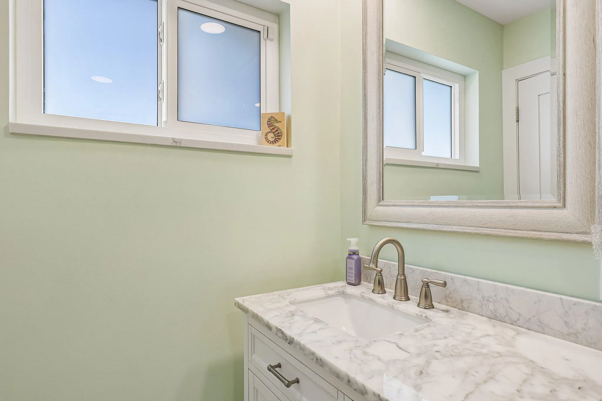 24-web-or-mls-SE 8th Ave-S1006-024