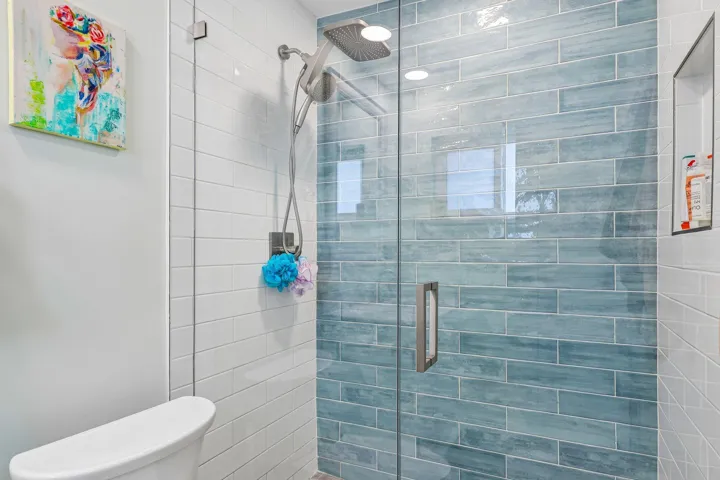 23-web-or-mls-SE 8th Ave-S1006-023