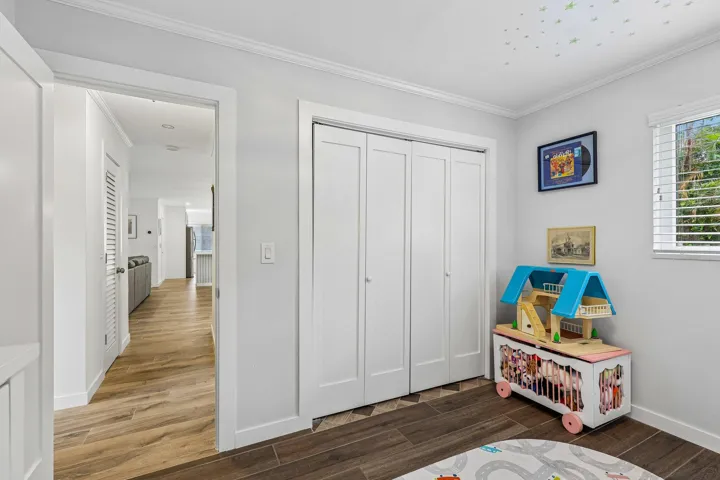 26-web-or-mls-SE 8th Ave-S1006-026