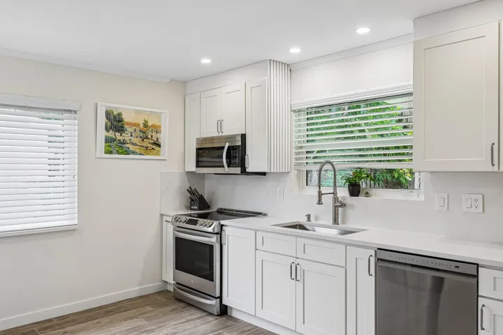 14-web-or-mls-SE 8th Ave-S1006-014