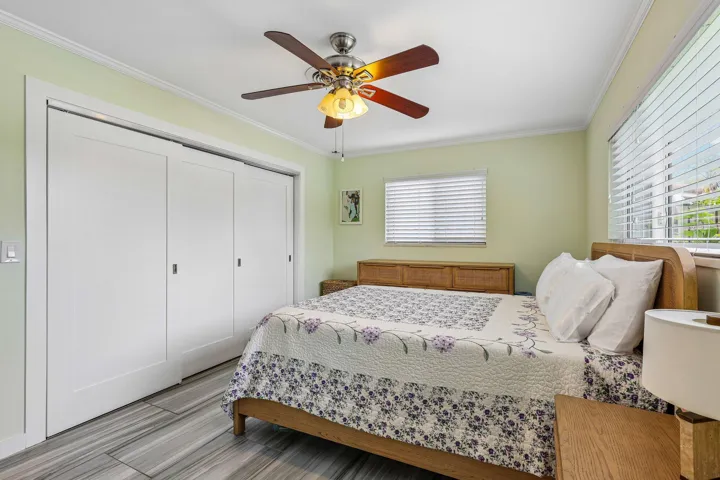 20-web-or-mls-SE 8th Ave-S1006-020
