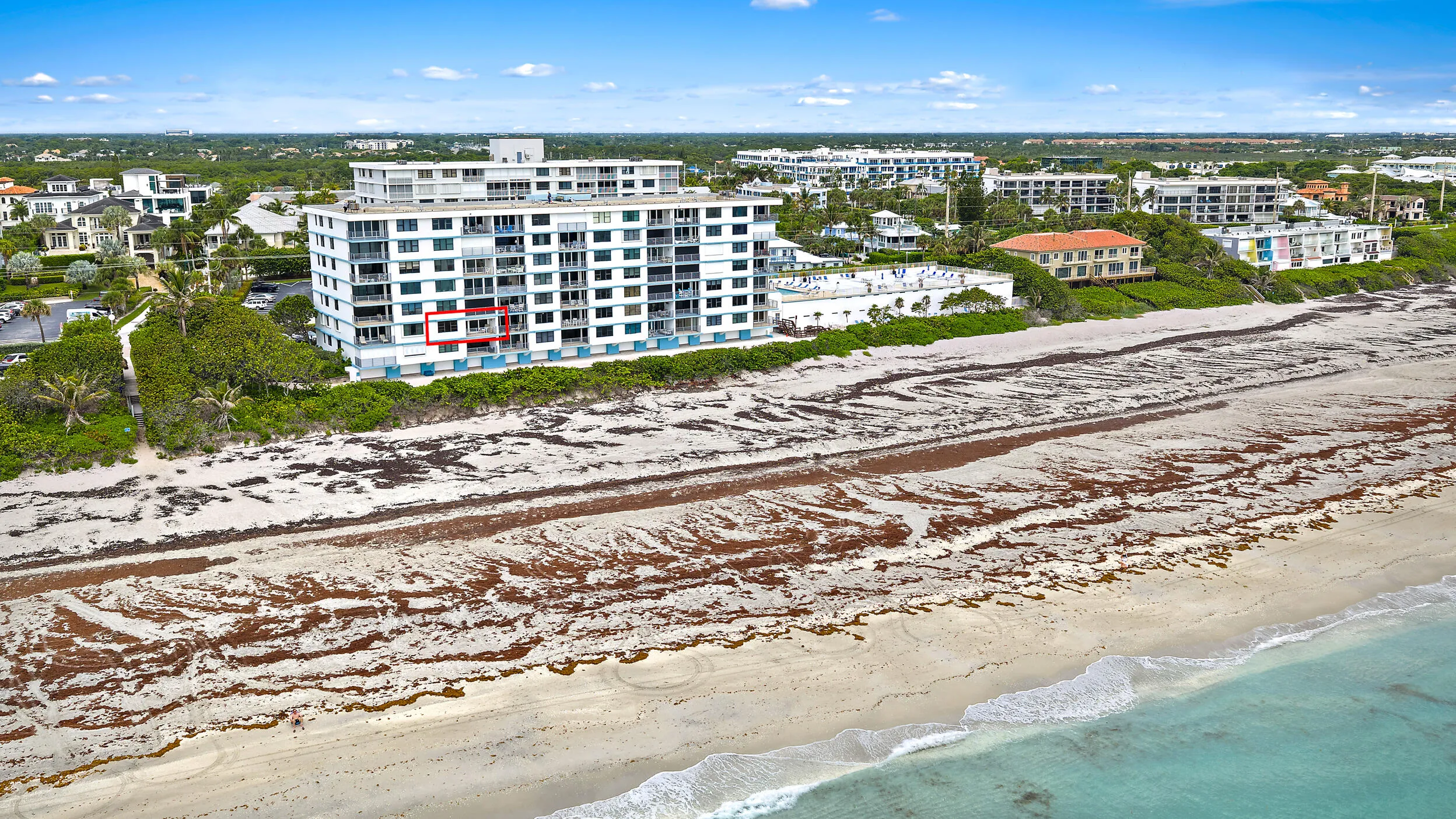 2nd floor overlooking the ocean